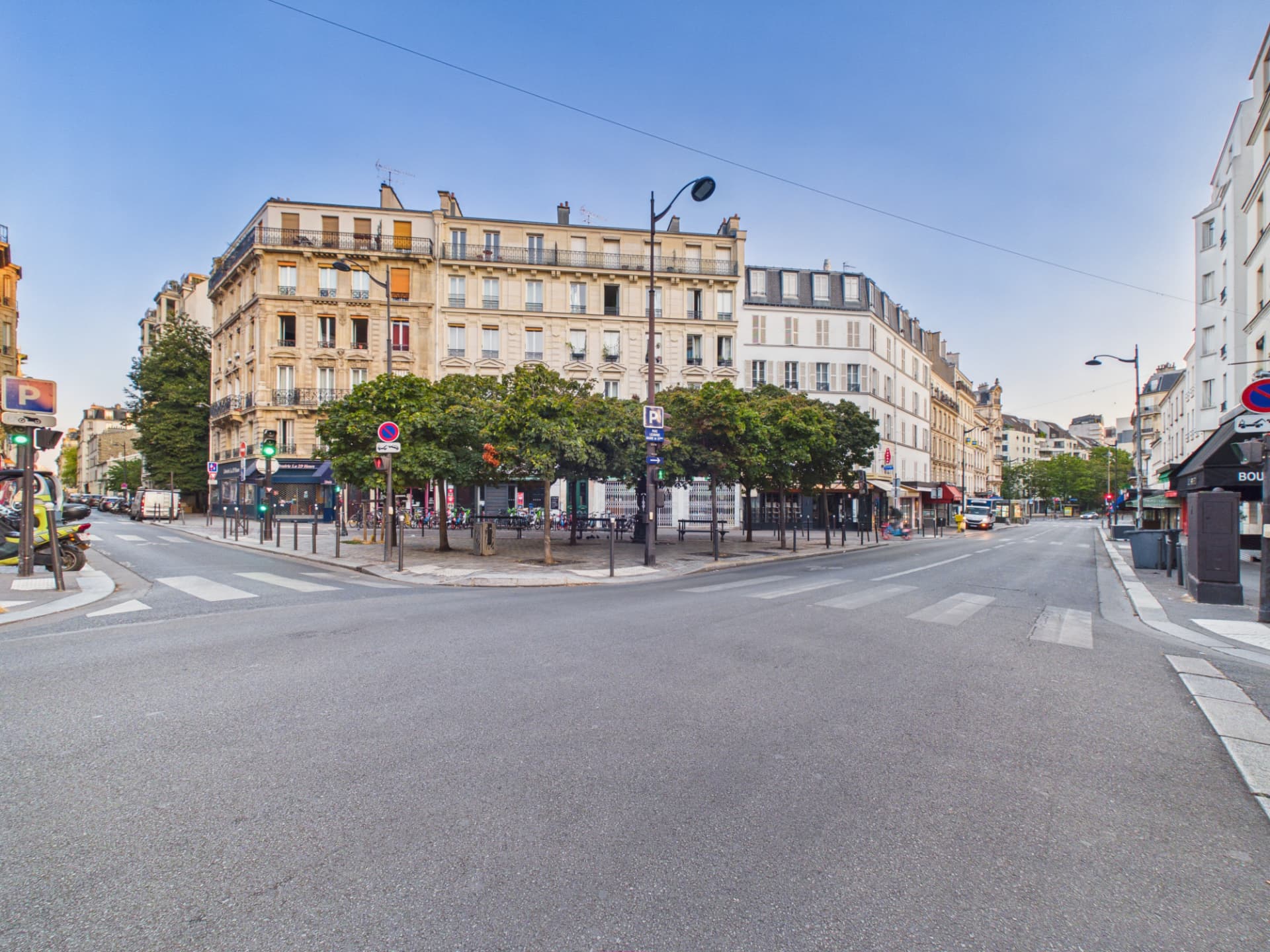Immeubles haussmanniens autour d'un terre-plein arboré, 15e arrondissement