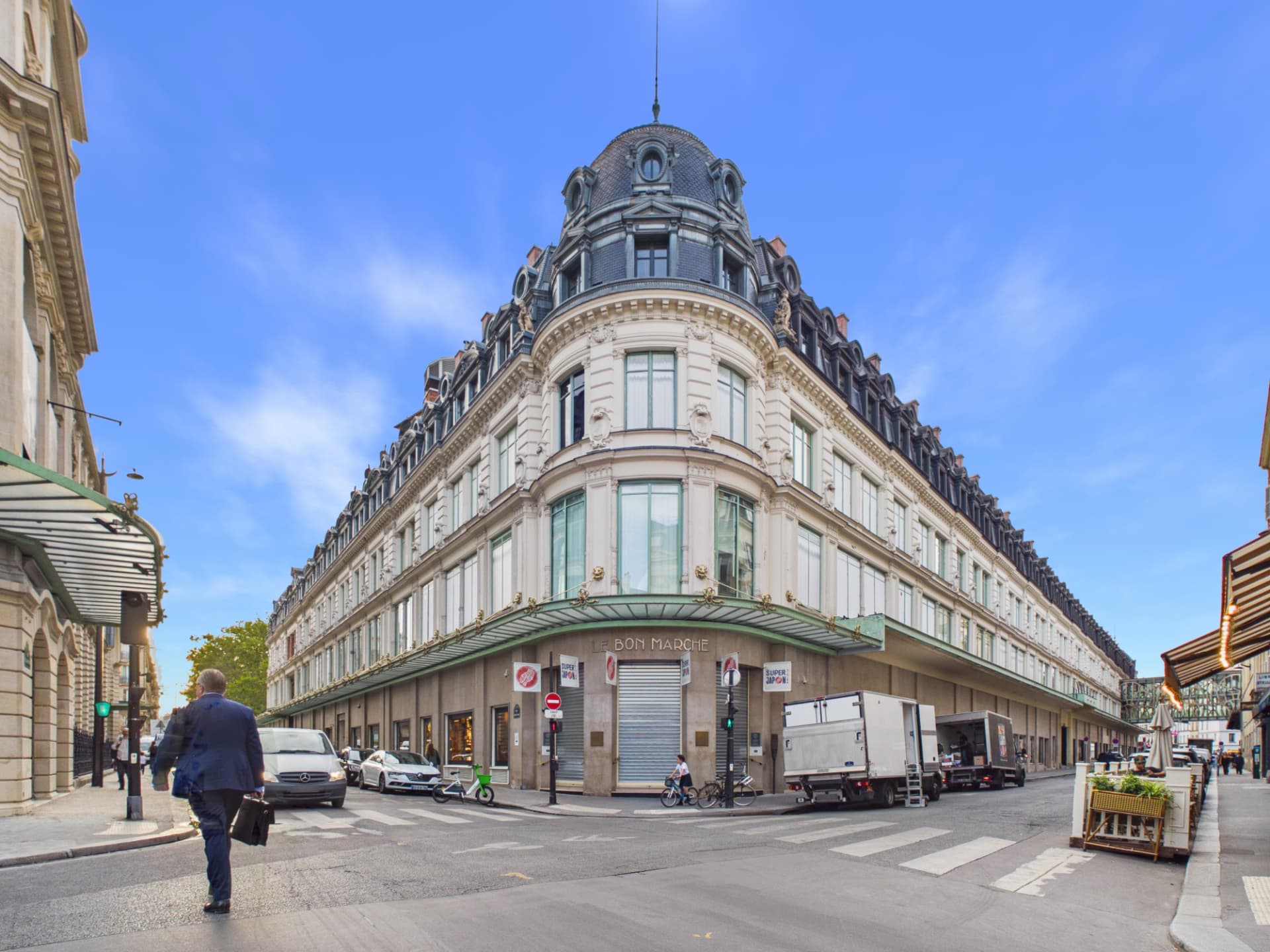 Le Bon Marché, angle de la rue de Sèvres, 7ᵉ arrondissement de Paris