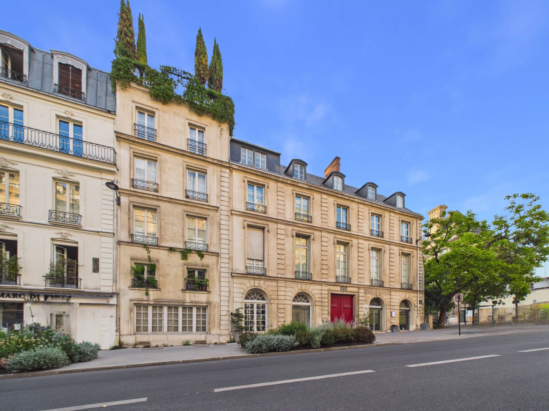 Immeubles en pierre de taille avec terrasses plantées, 6ᵉ arrondissement de Paris