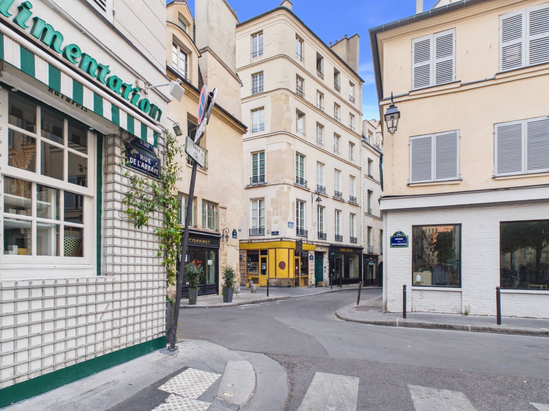 Carrefour de la rue de l'Abbé-Grégoire dans le 6ᵉ arrondissement de Paris