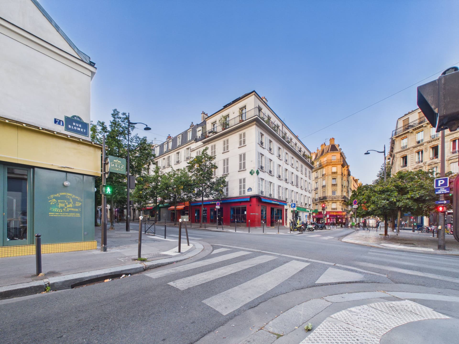Angle de la rue Blomet dans le 15e arrondissement de Paris